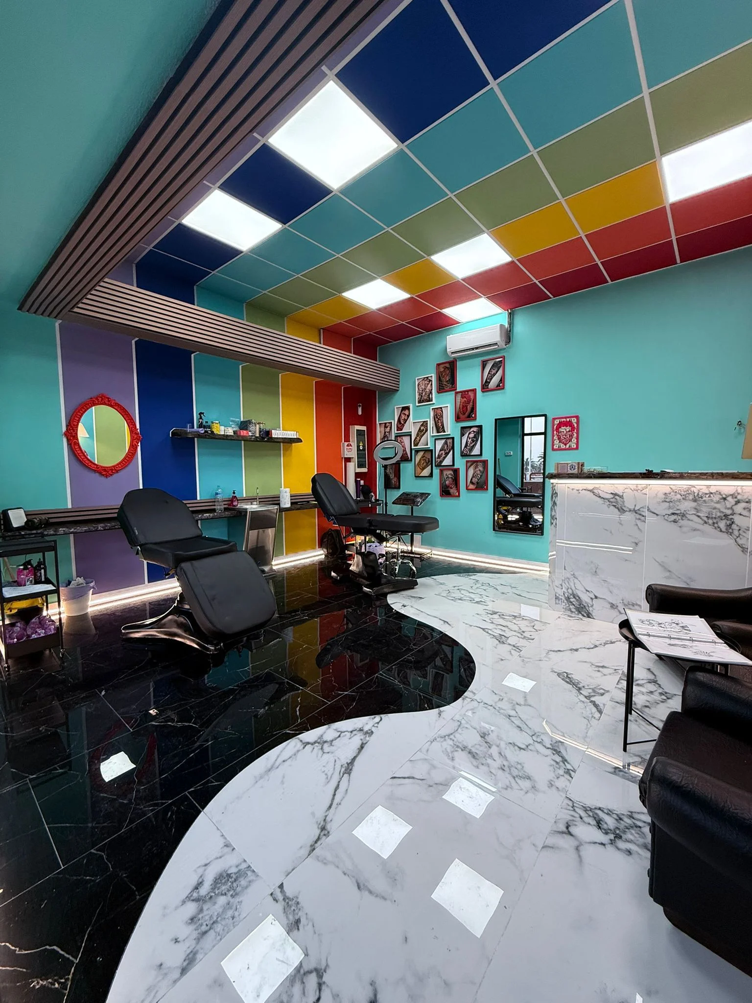 Interior of Playa Tattoo Yumbo at Yumbo Centrum